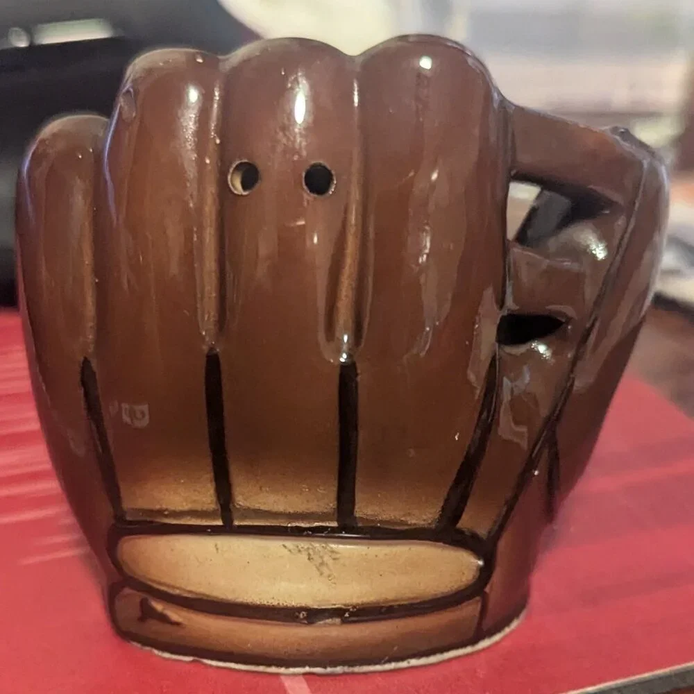 Vintage Baseball Mitt Glove‎ Salt Pepper Shaker Novelty